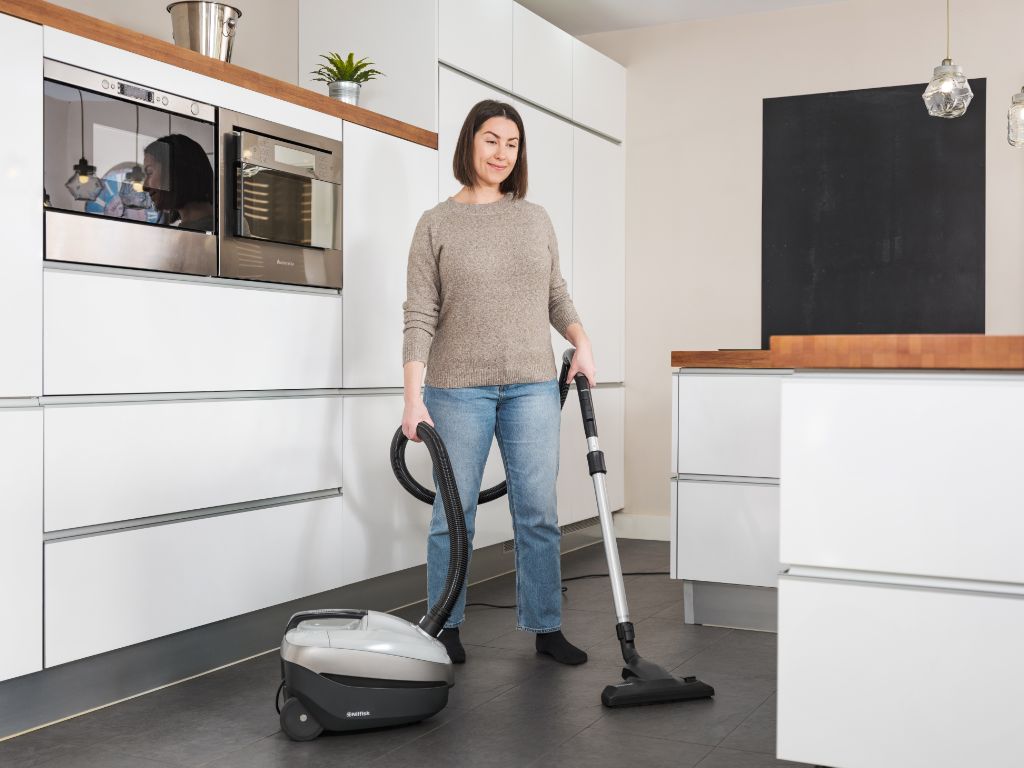 Select pölynimuri, Vaalean harmaa, 650 W