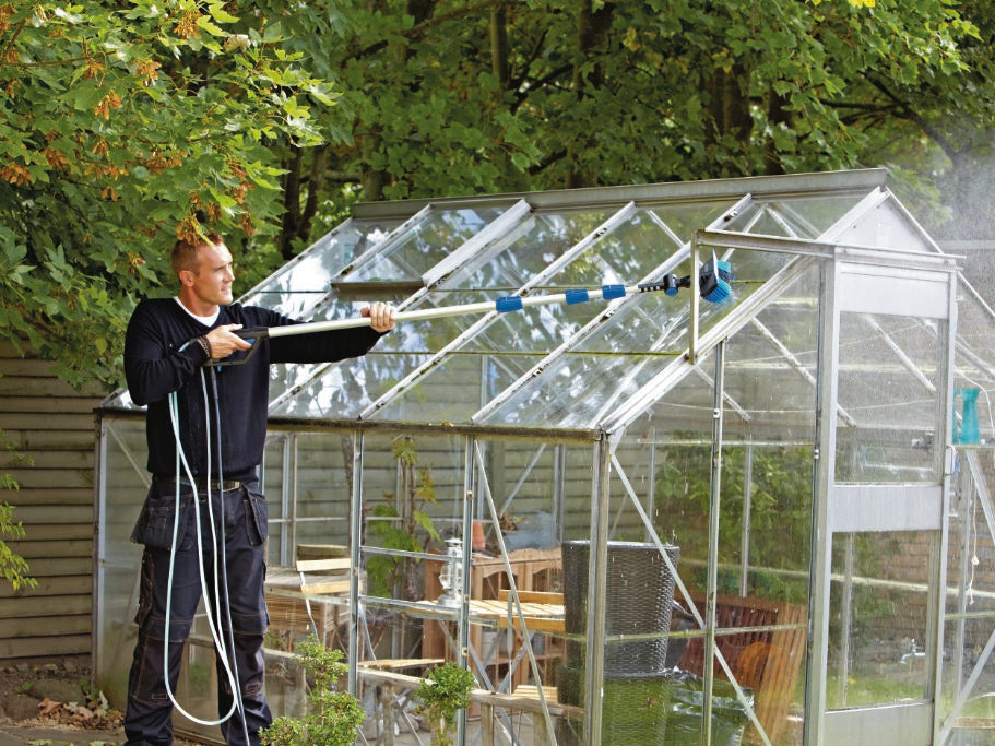 Sådan rengør du vinduer med en højtryksrenser