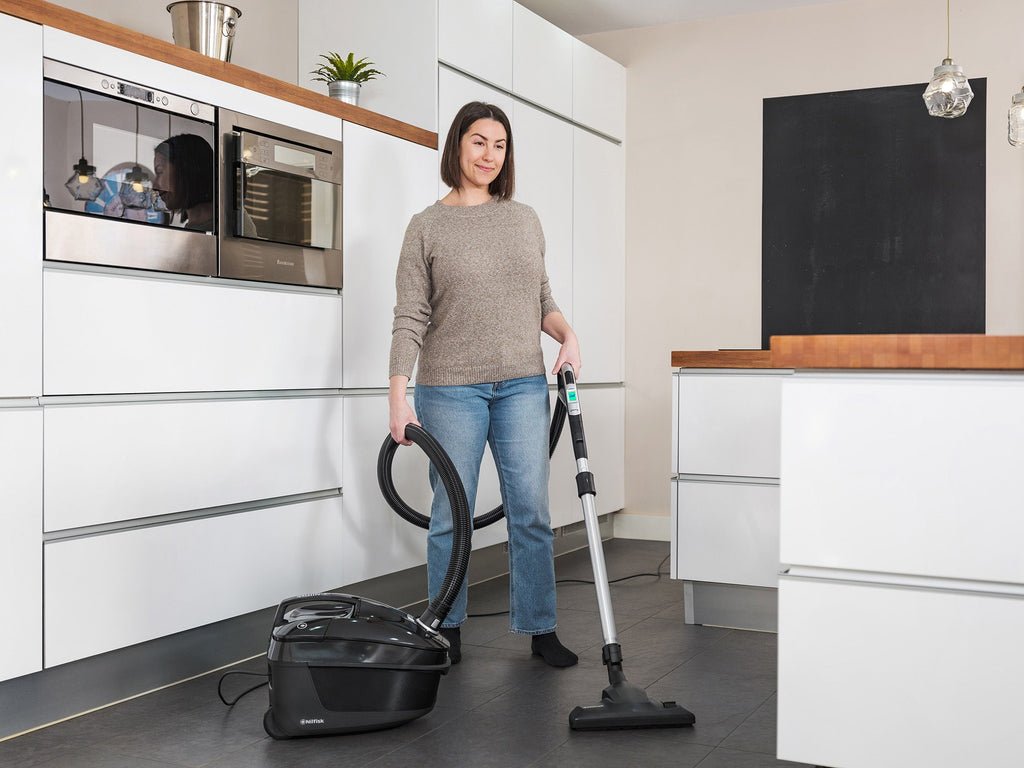 Elite Sort Støvsuger, 650 W