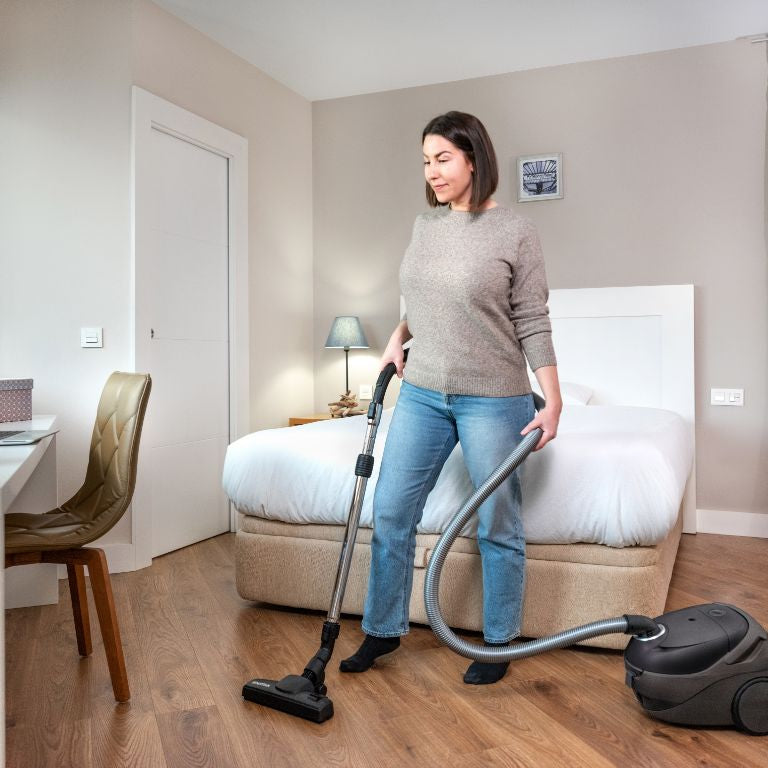 One Aspirateur Domestique, Noir, 750 W