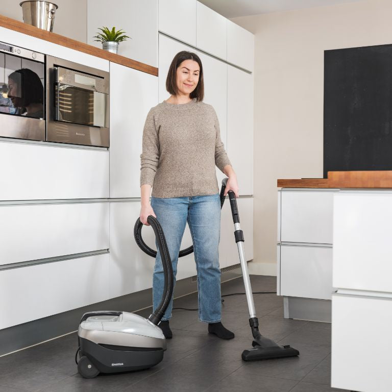 Select pölynimuri, Vaalean harmaa, 650 W