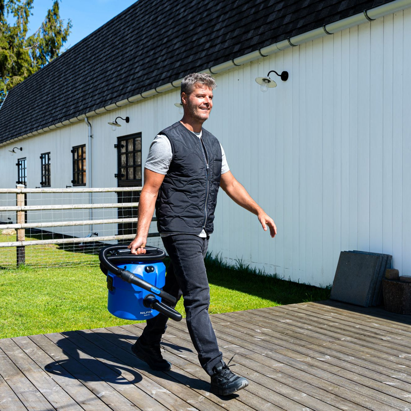Nilfisk Multi I 8 - lightweight ergonomic handle