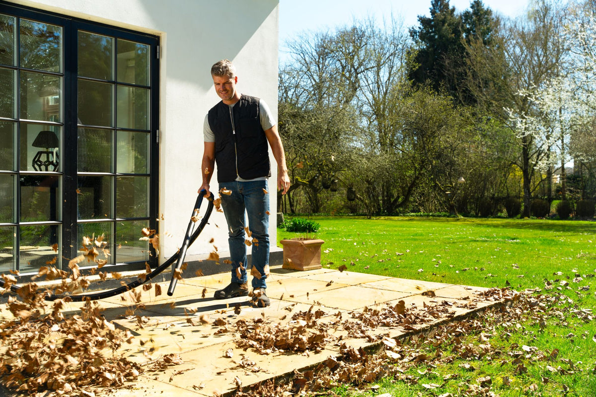 Nilfisk Multi I 8 - blow function clearing leaves